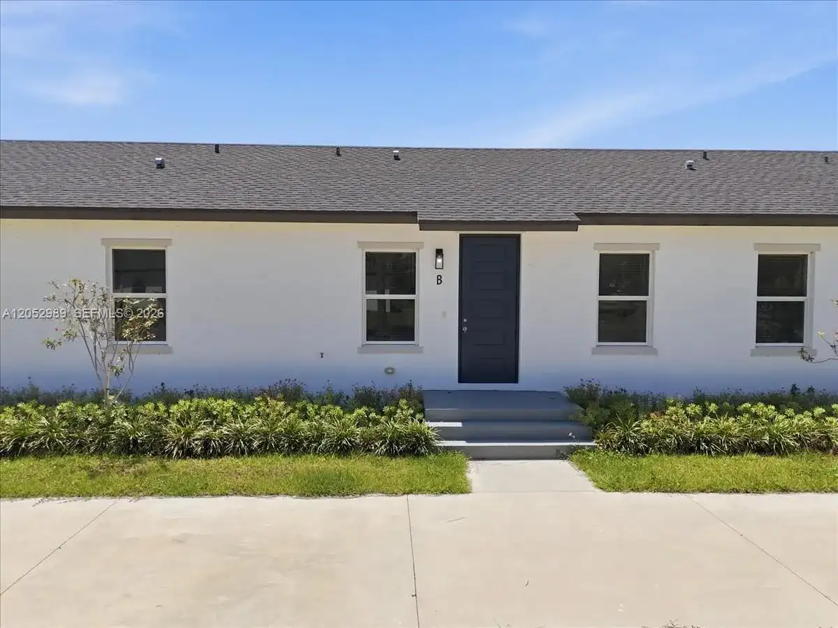 195 Rotonda Blvd W # B, Port Charlotte FL 33947