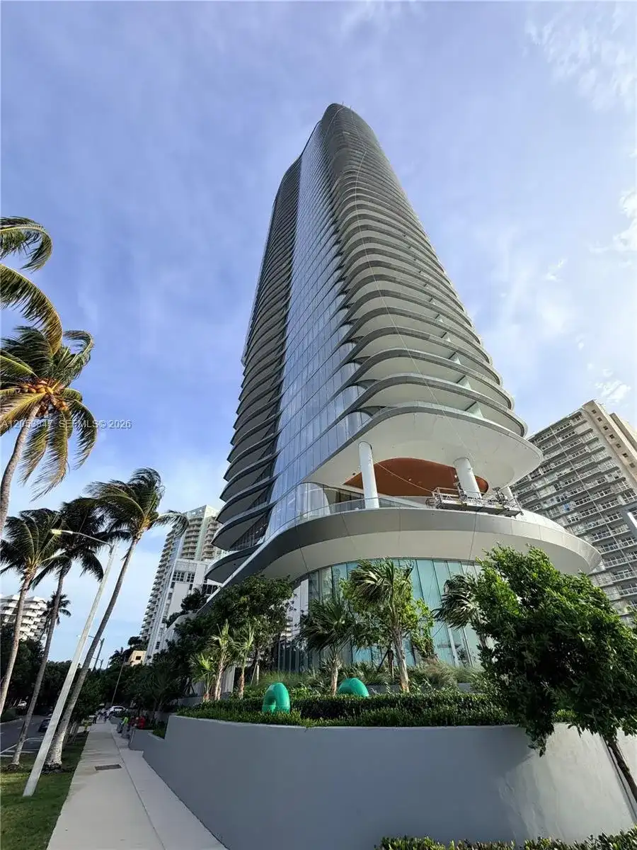 175 SE 25 ROAD # 902, Miami FL 33129