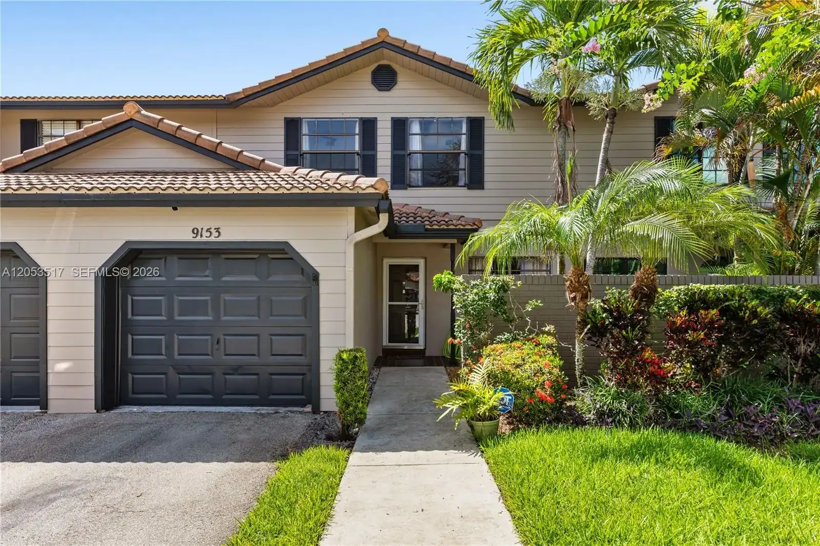 9153 Vineyard Lake Dr, Plantation FL 33324