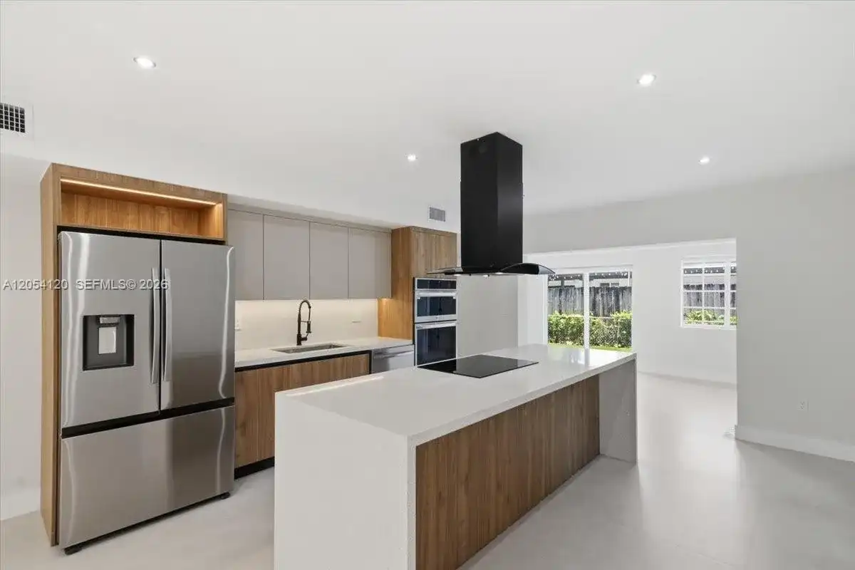 323 NW 104th Ter, Miami FL 33150