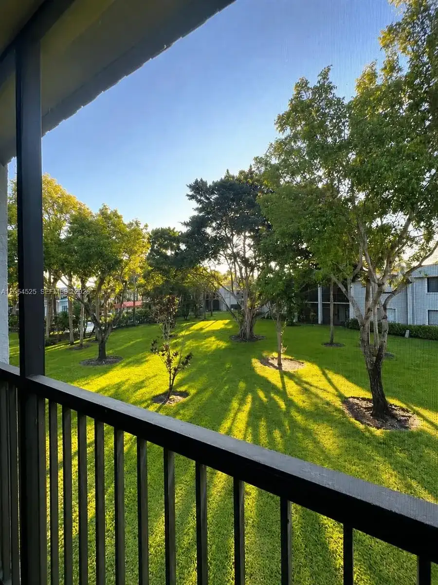 16571 Blatt Blvd # 203, Weston FL 33326