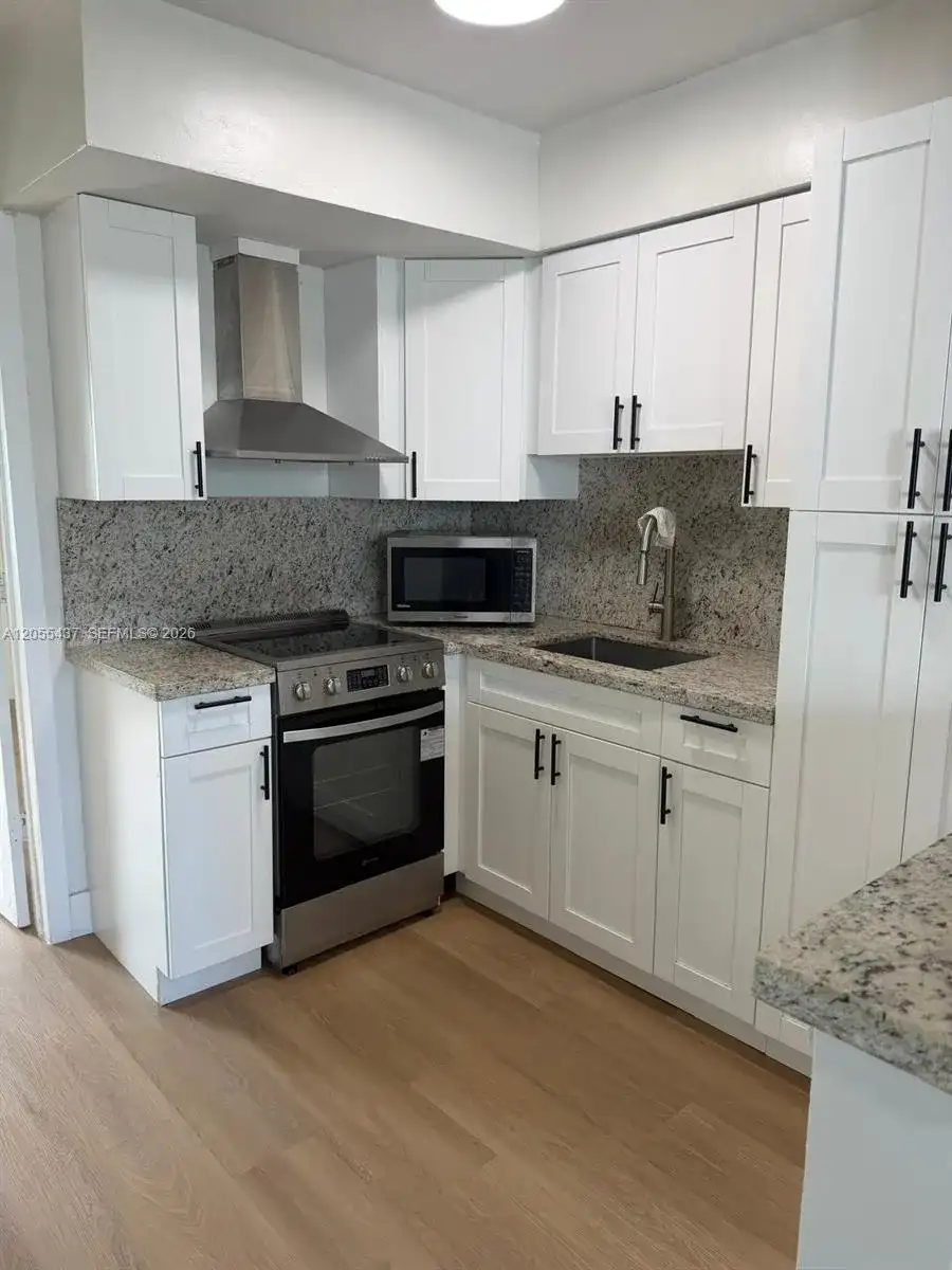 101 SE 4th Ave # 6, Hallandale Beach FL 33009