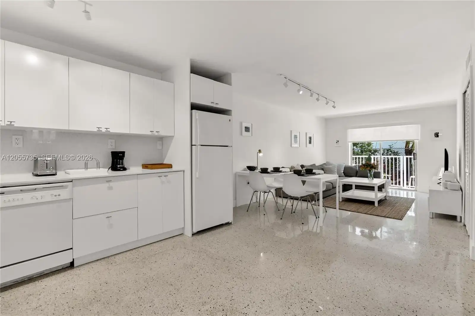 836 SW 1st St # 102, Miami FL 33130