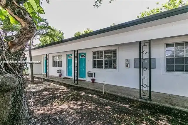 1717 NE 12th St # 5, Fort Lauderdale FL 33304