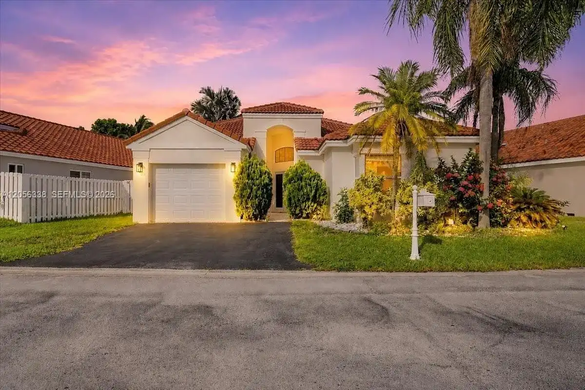 325 Somerset Way, Weston FL 33326