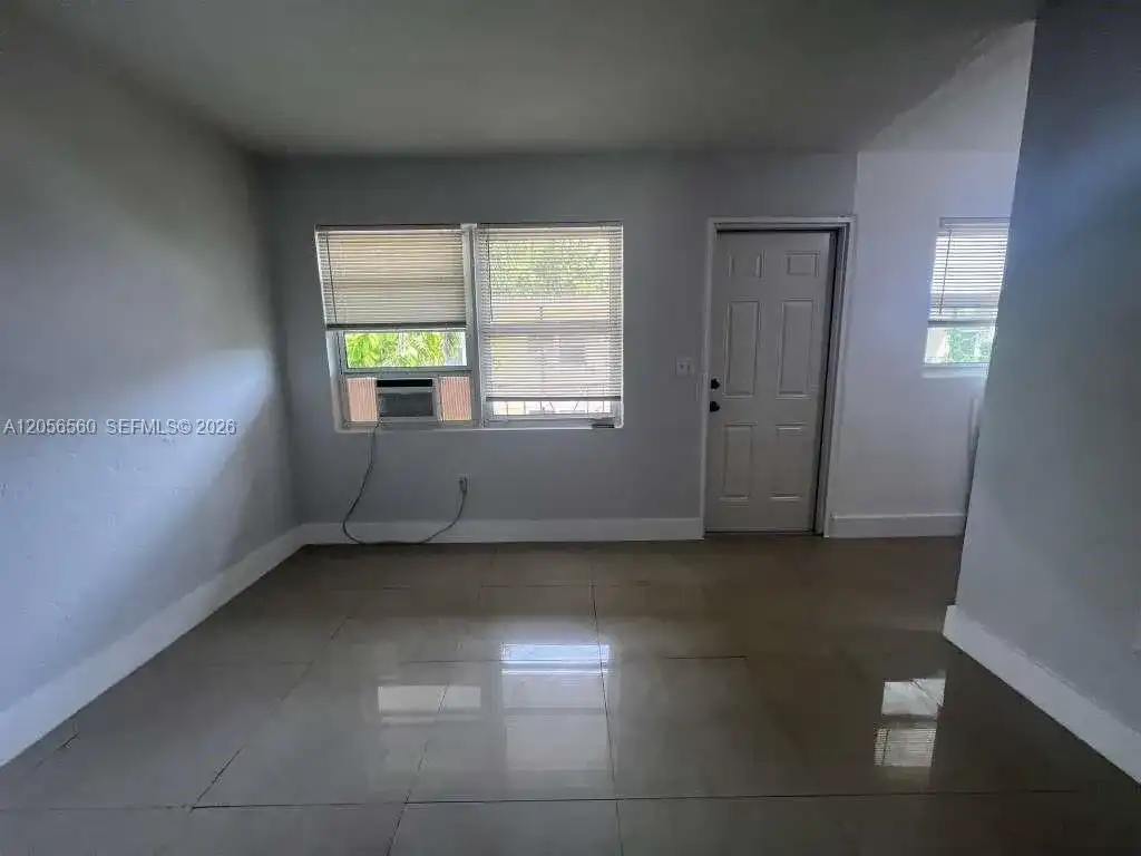 1281 NW 60th St # 5, Miami FL 33142