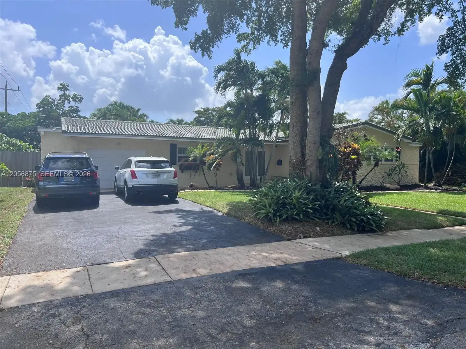 880 Azalea Ct, Plantation FL 33317