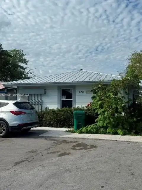 684 NW 14th St, Florida City FL 33034