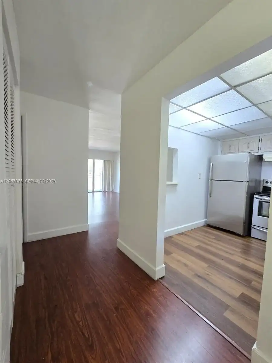 9357 Fontainebleau Blvd # D420, Miami FL 33172
