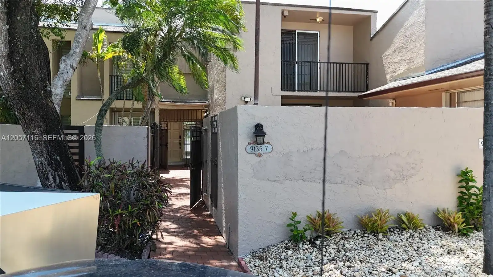 9135 Fontainebleau Blvd # 7, Miami FL 33172