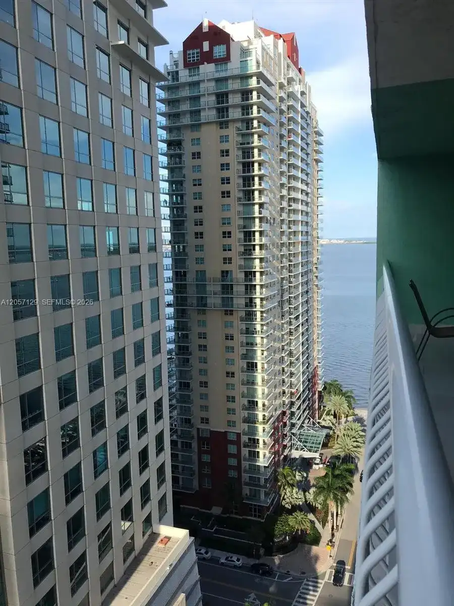 1200 Brickell Bay Dr # 2418, Miami FL 33131