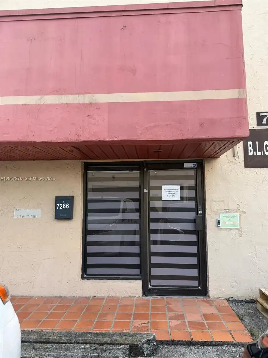 7266 NW 70th St, Miami FL 33166