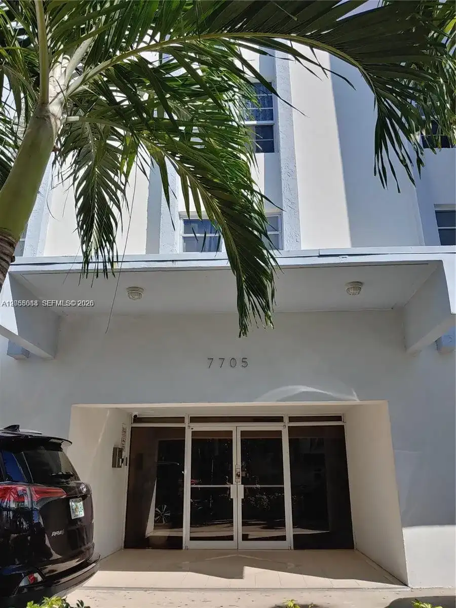 7705 Abbott Ave # 304, Miami Beach FL 33141
