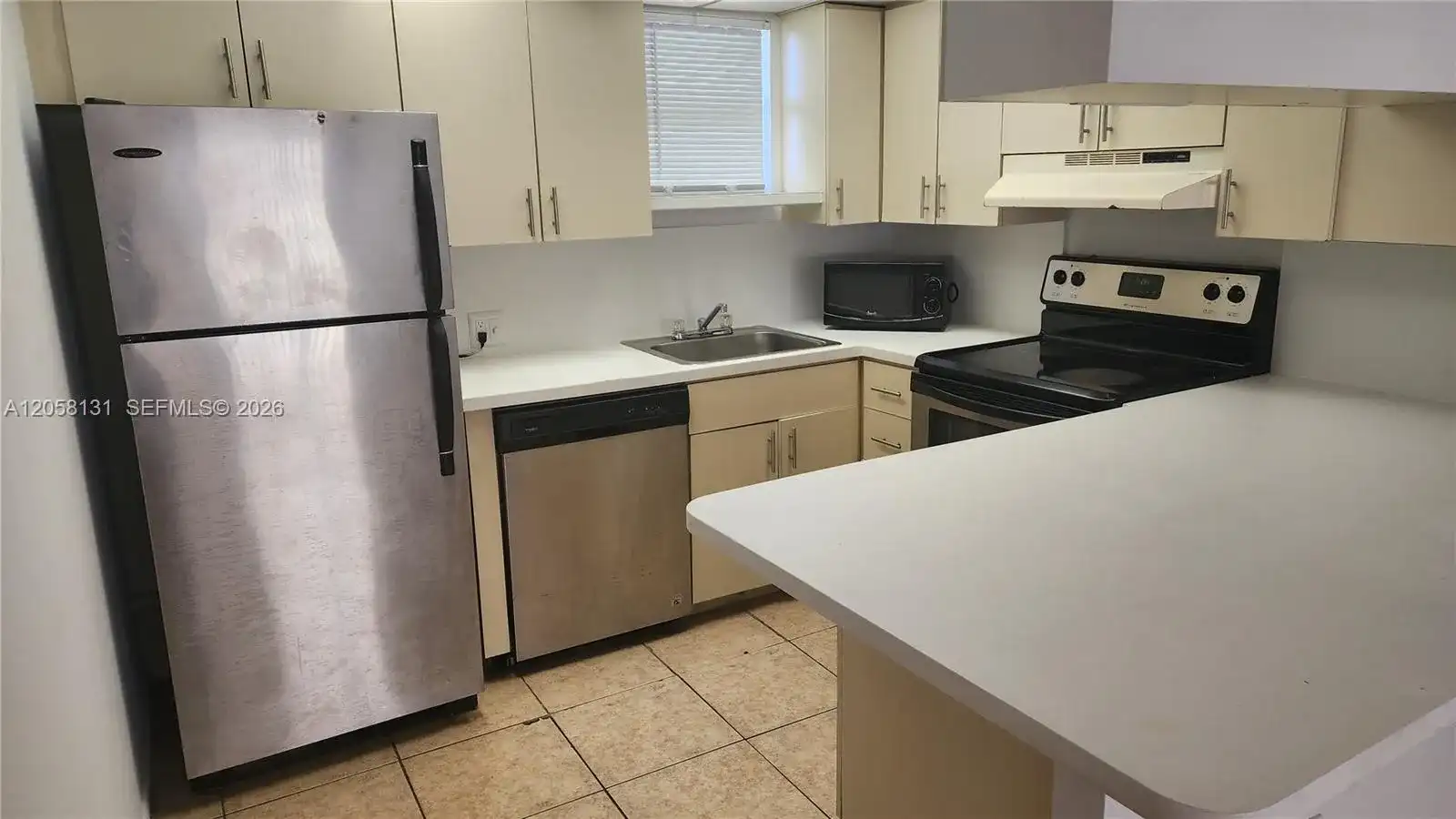 8290 Lake Dr # 405, Doral FL 33166