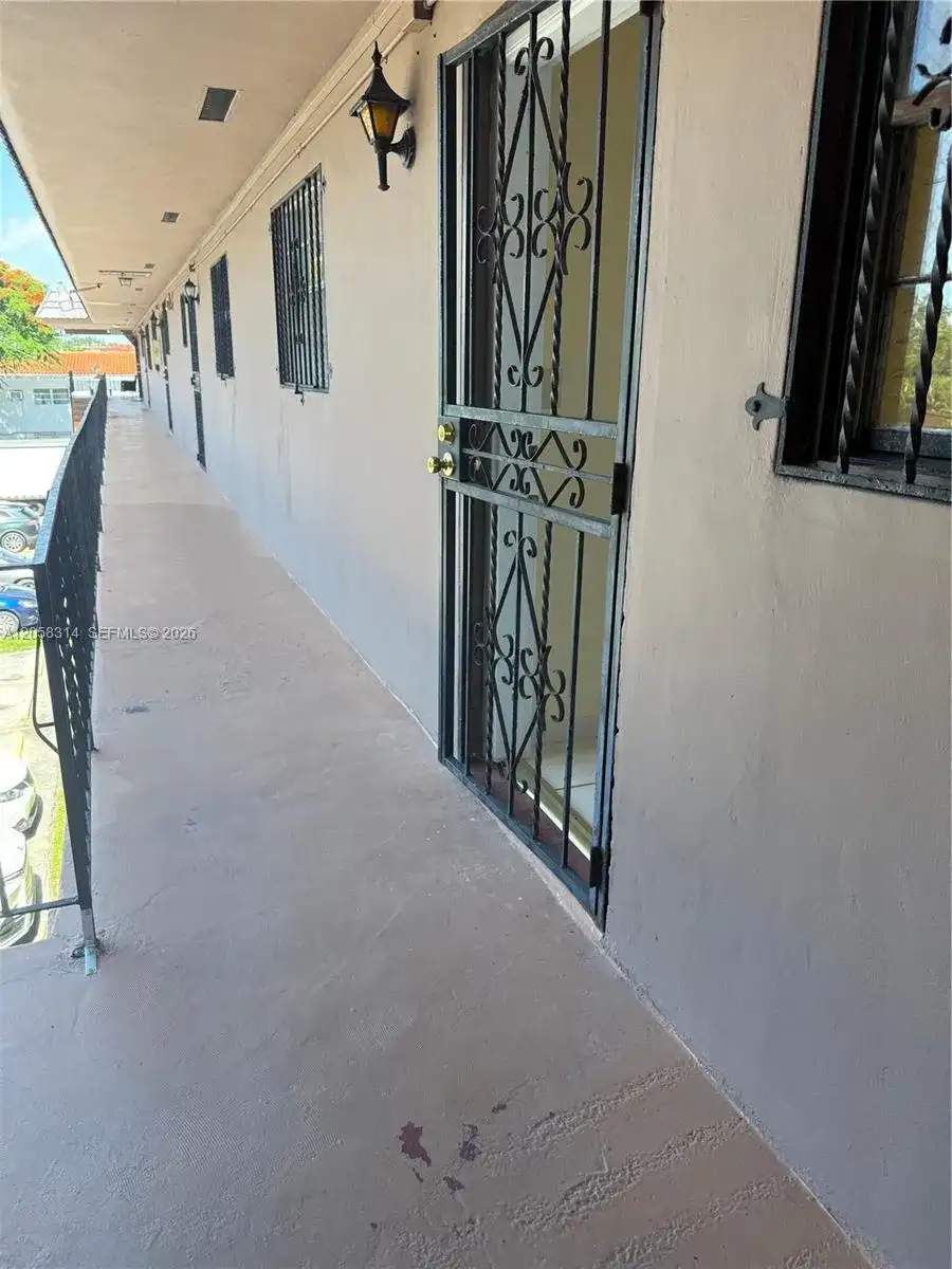 10 SW 45th Ave # 33, Miami FL 33134