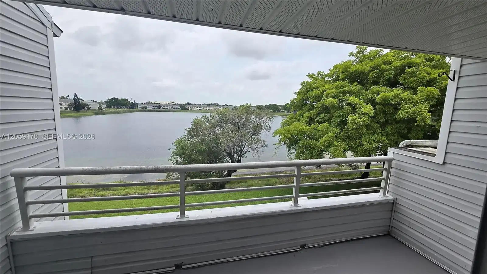 3409 NW 44th St # 201, Oakland Park FL 33309