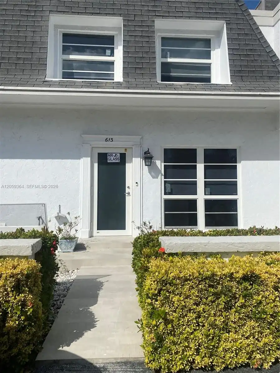 613 NE 26th Ave # 613, Hallandale Beach FL 33009