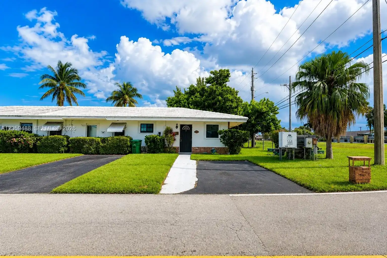 2401 NW 52nd St, Tamarac FL 33309