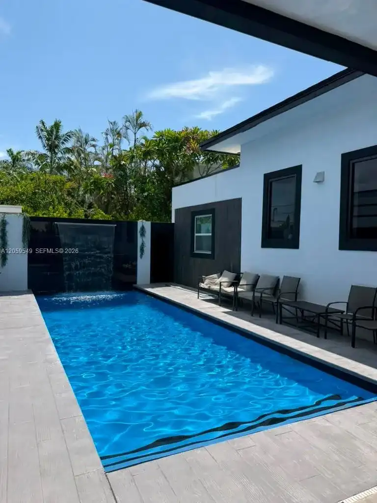 224 SW 12th St, Dania Beach FL 33004