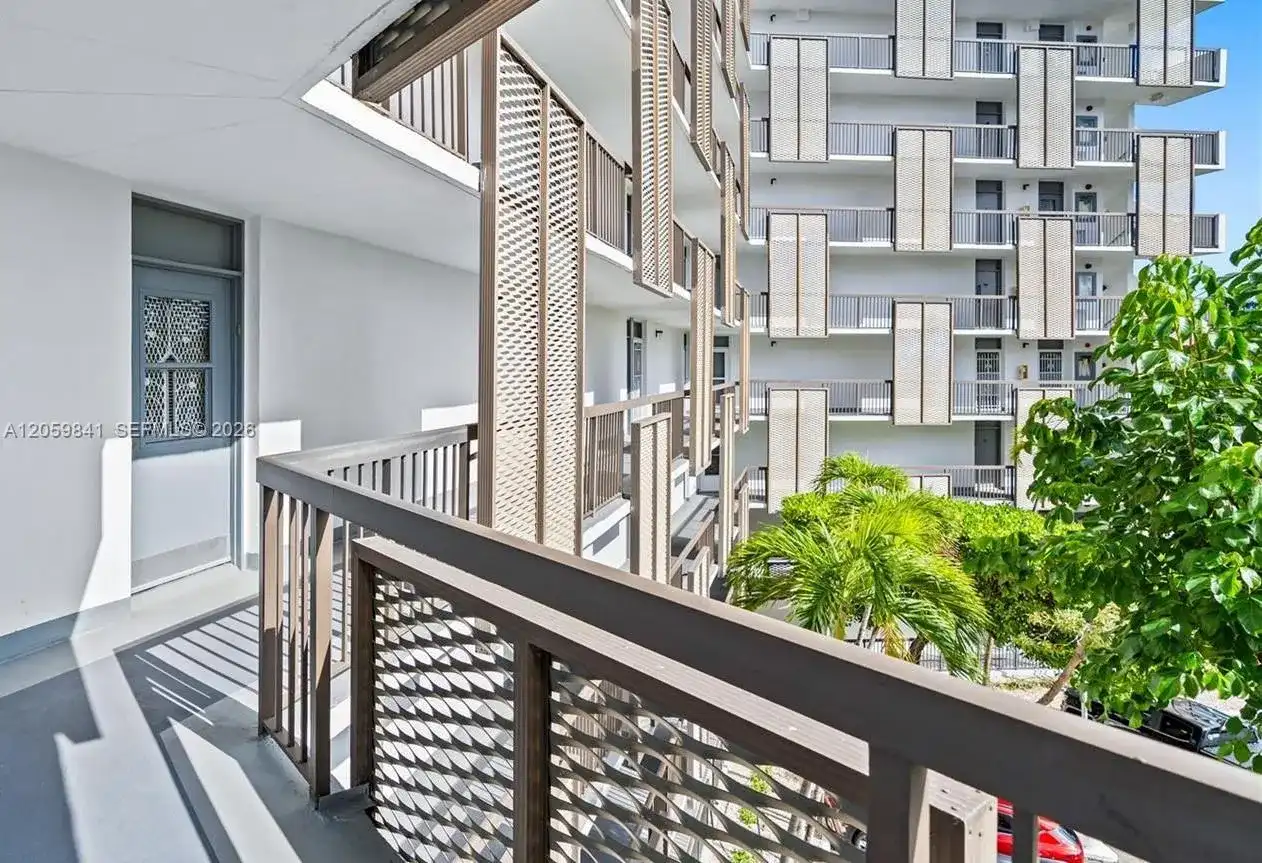 20400 W Country Club Dr # 310, Aventura FL 33180