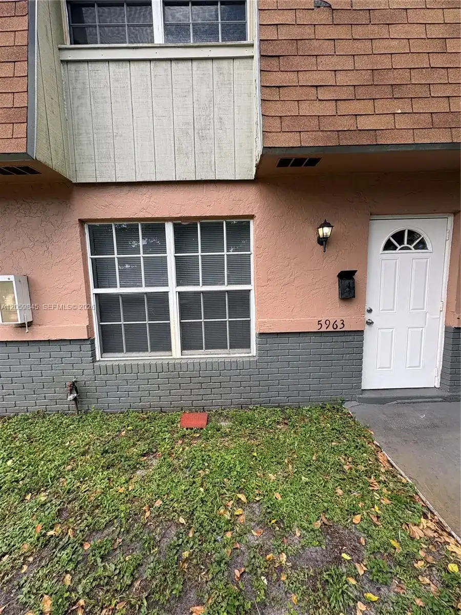5963 NW 23rd St, Lauderhill FL 33313
