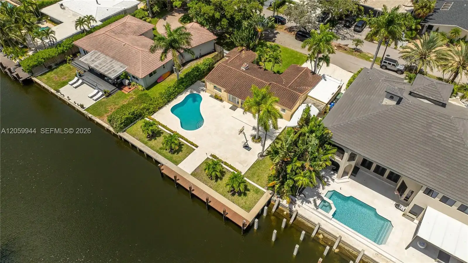 330 Coconut Isle Dr, Fort Lauderdale FL 33301