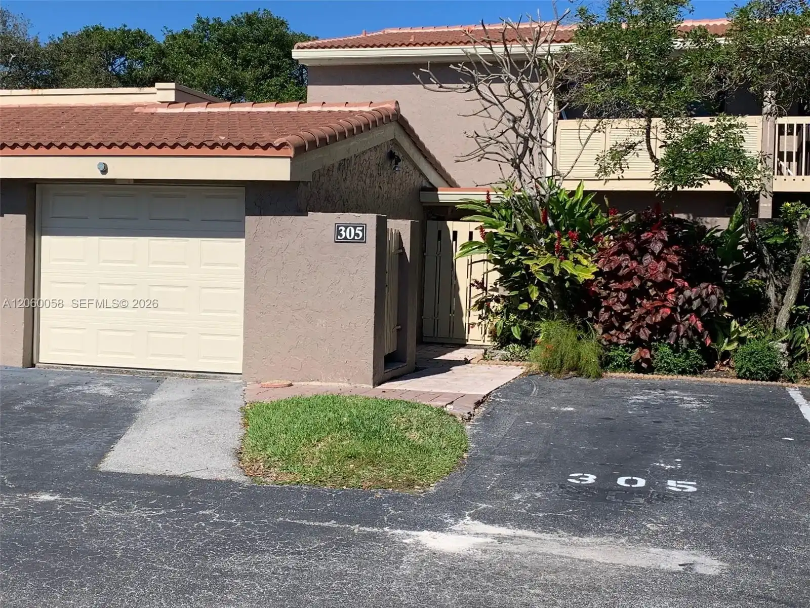 305 Bonnie Brae Way # 27, Hollywood FL 33021
