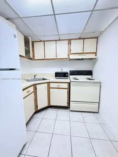 4550 NW 9th St # 812E, Miami FL 33126