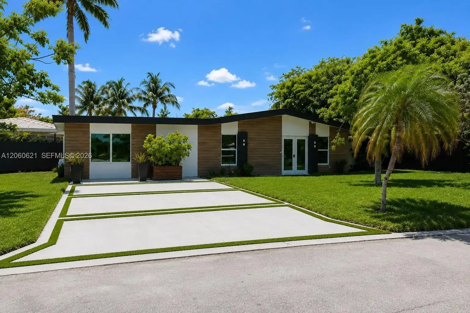 2416 NE 19th Ter, Wilton Manors FL 33305