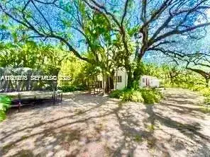 400 NE 86th St # 400, El Portal FL 33138