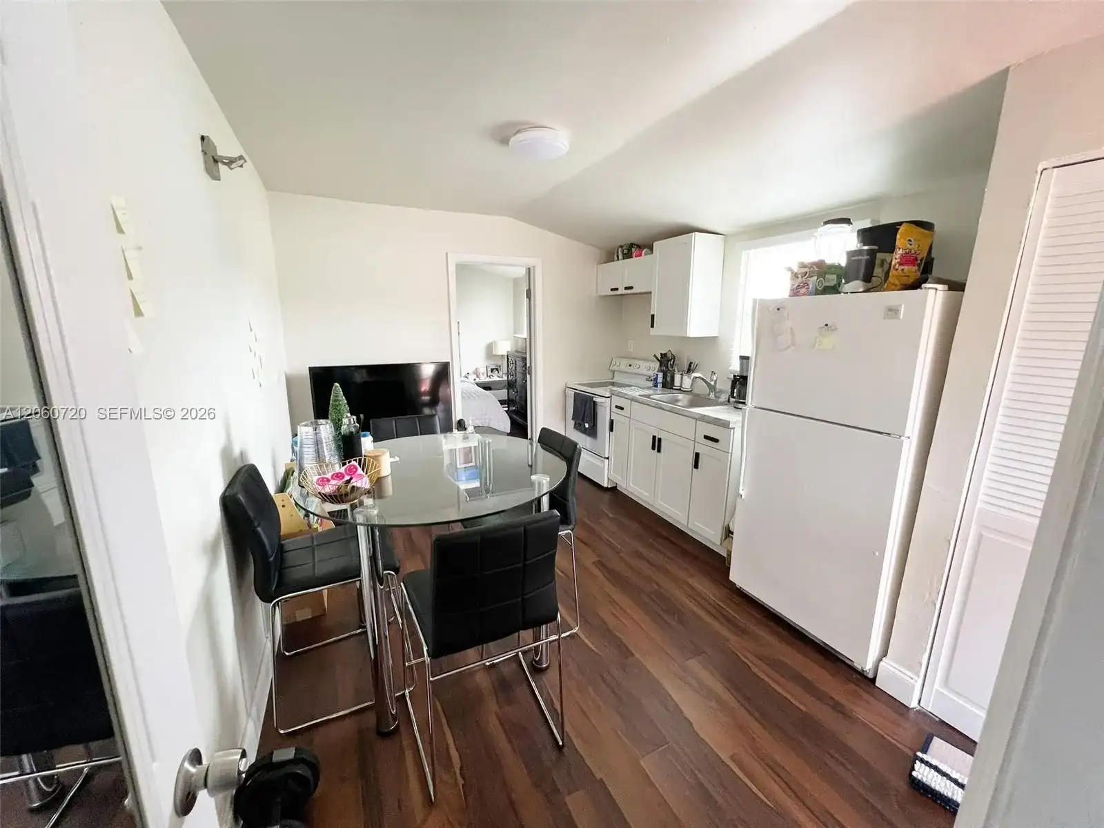 320 SW 4th Ave # B, Miami FL 33130