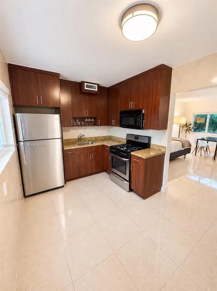 1050 94th St # 4, Bay Harbor Islands FL 33154