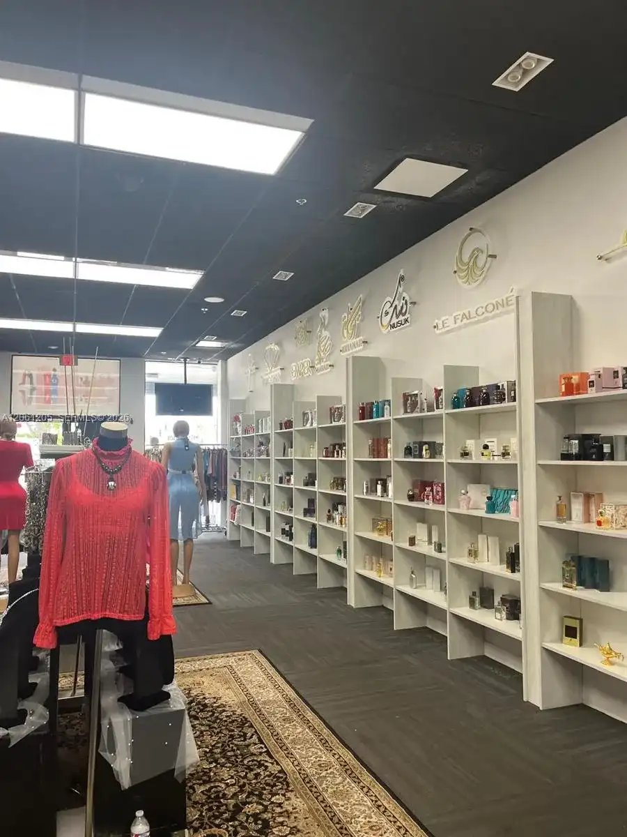1257 W 68th ST, Hialeah FL 33014