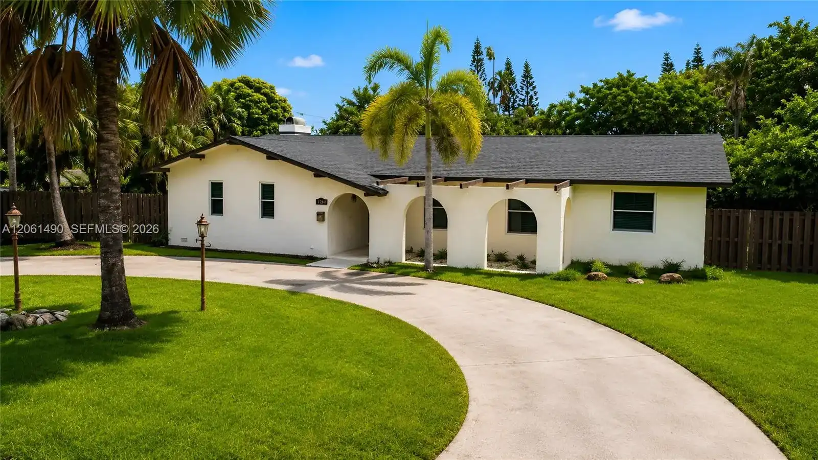8601 SW 174th St, Palmetto Bay FL 33157
