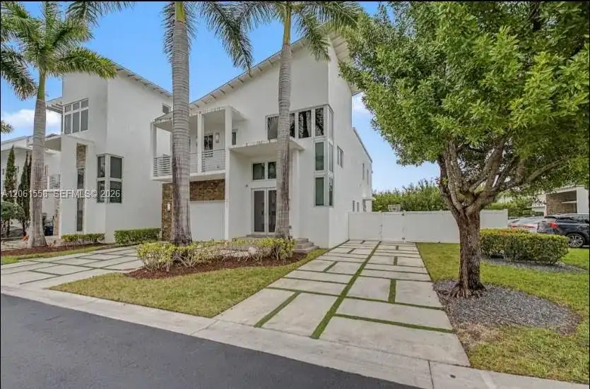 3341 NW 84th Ct, Doral FL 33122