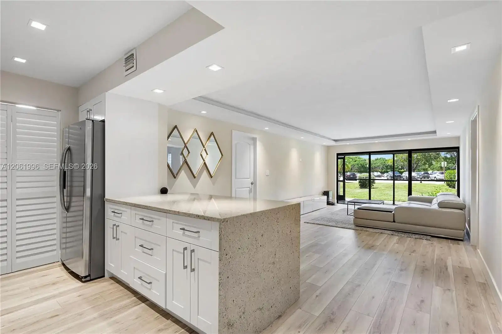 230 Lakeview Dr # 106, Weston FL 33326
