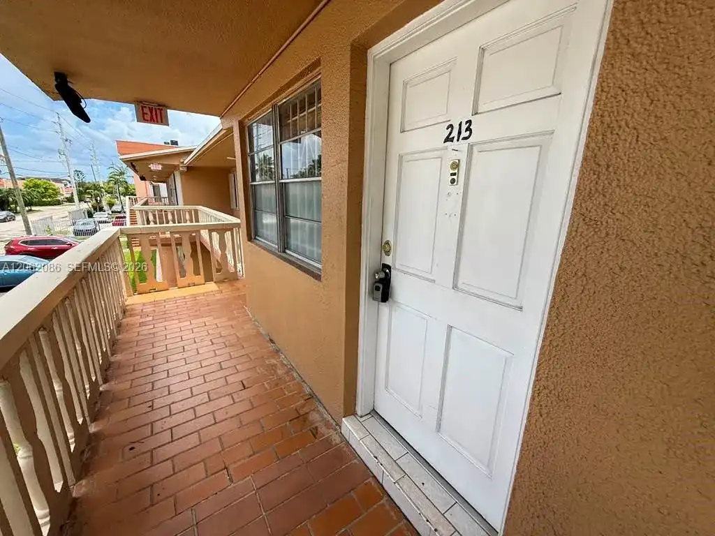 1154 W 35th St # 213, Hialeah FL 33012