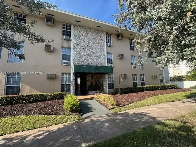 1400 S Douglas Rd # 11, Coral Gables FL 33134