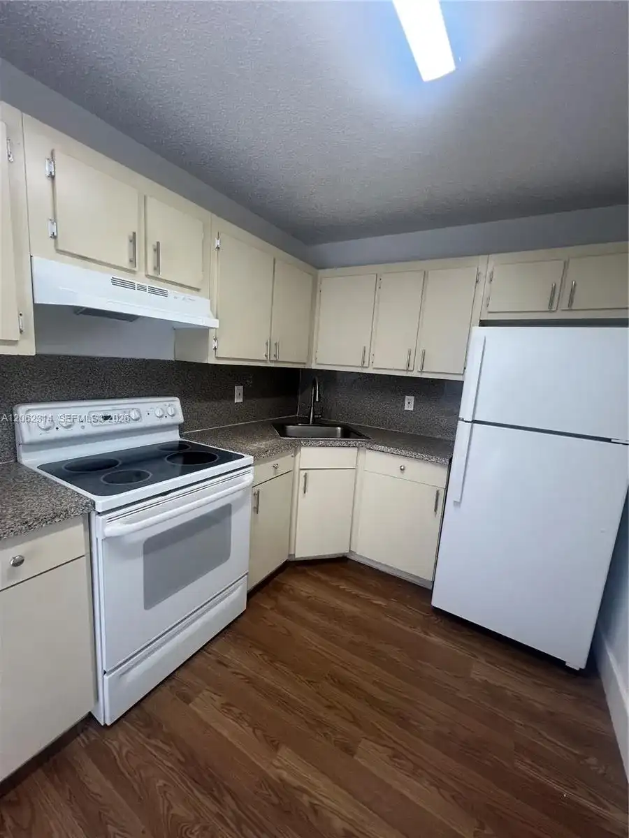 6141 W 22nd Ct # 203, Hialeah FL 33016