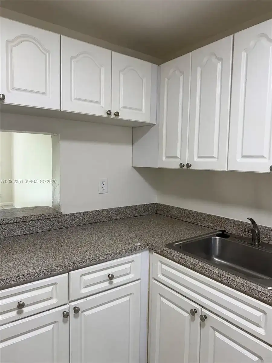 7825 Fairview Dr # 204, Tamarac FL 33321