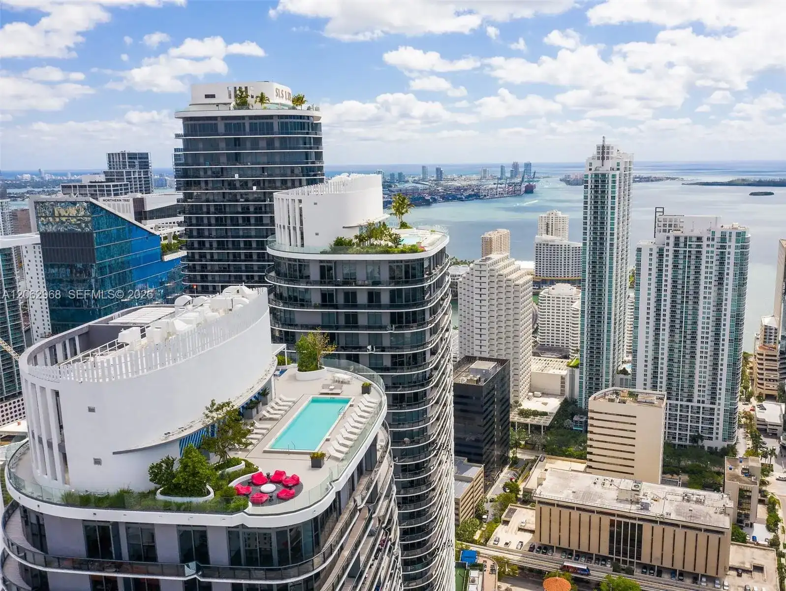 55 SW 9th St # 3507, Miami FL 33130