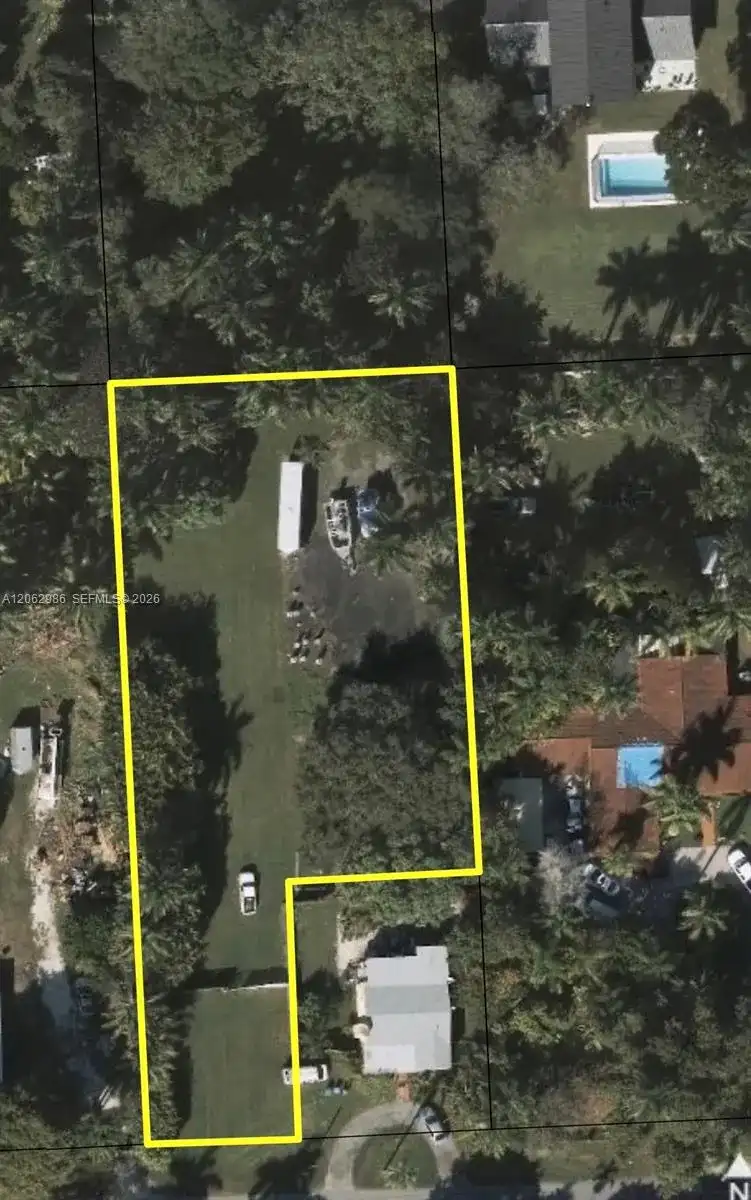 355 NE 156th St, Miami FL 33162