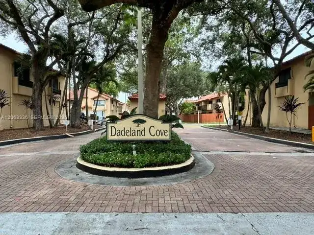 10005 SW 77th Ct, Miami FL 33156