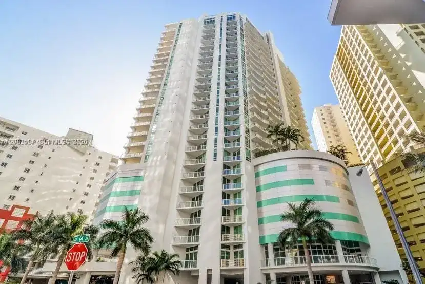 218 SE 14th St # 2004, Miami FL 33131