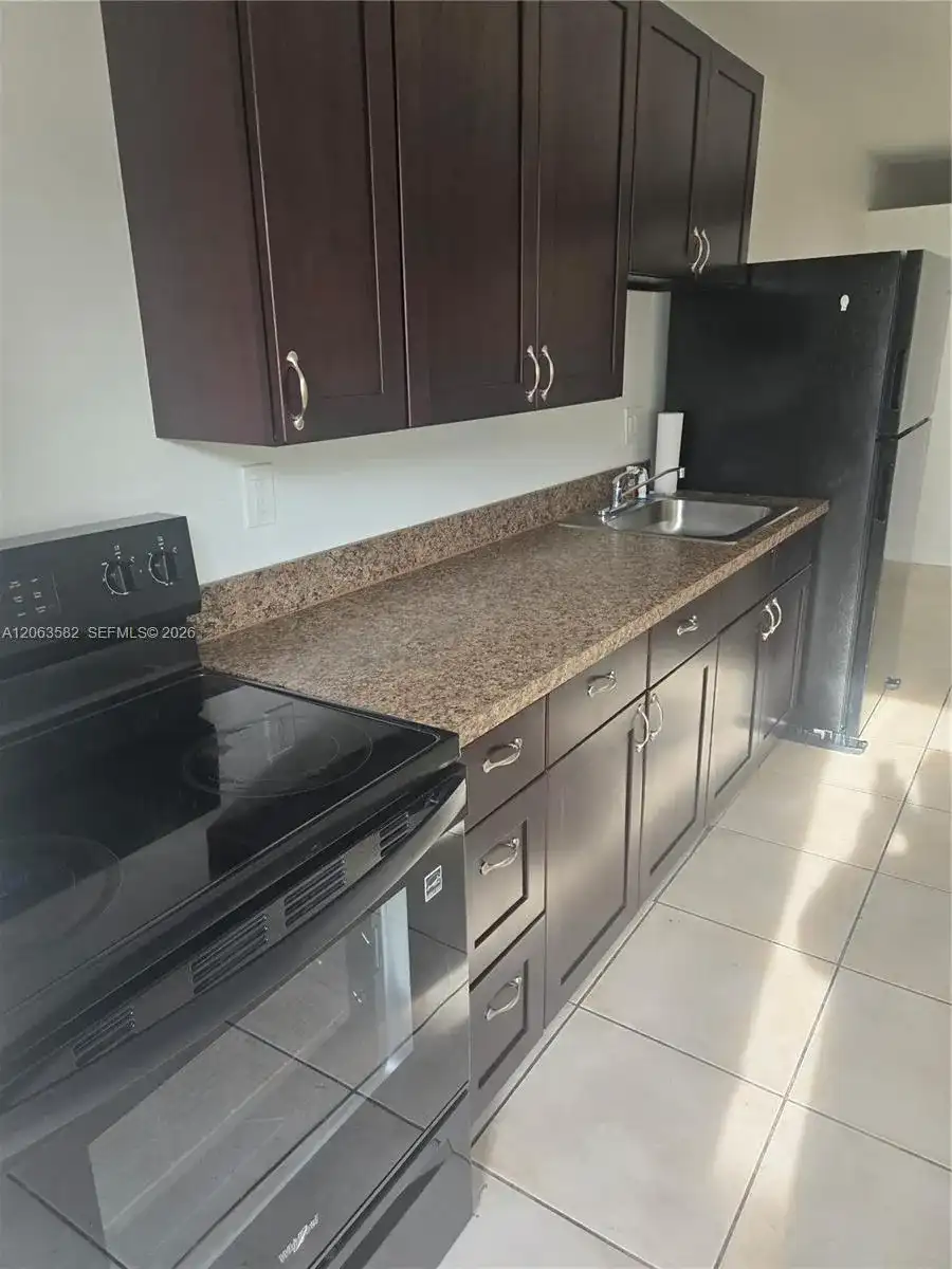 2450 Jackson St # D, Hollywood FL 33020
