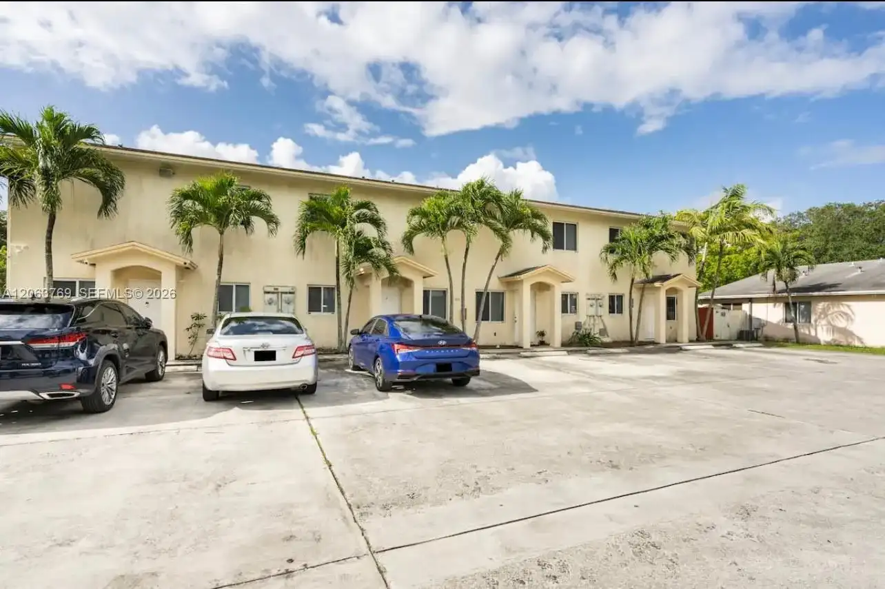 925 SW 8th St # A, Hallandale Beach FL 33009