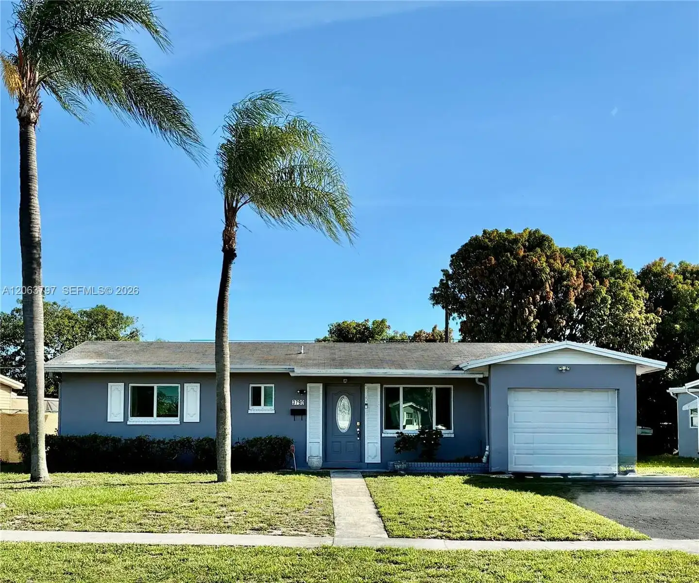 3790 NW 28th St, Lauderdale Lakes FL 33311