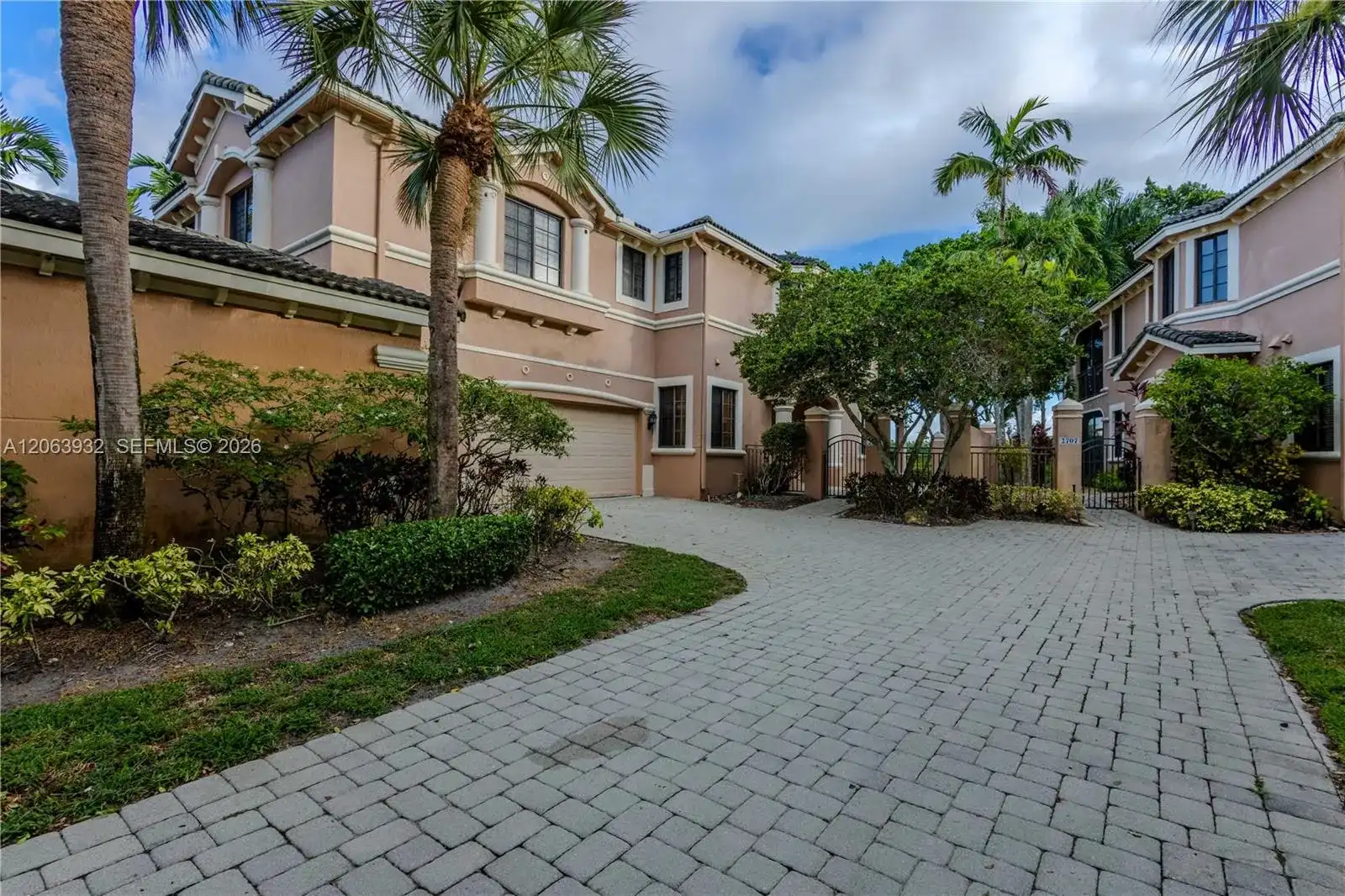 2703 Center Ct Dr # 14, Weston FL 33332