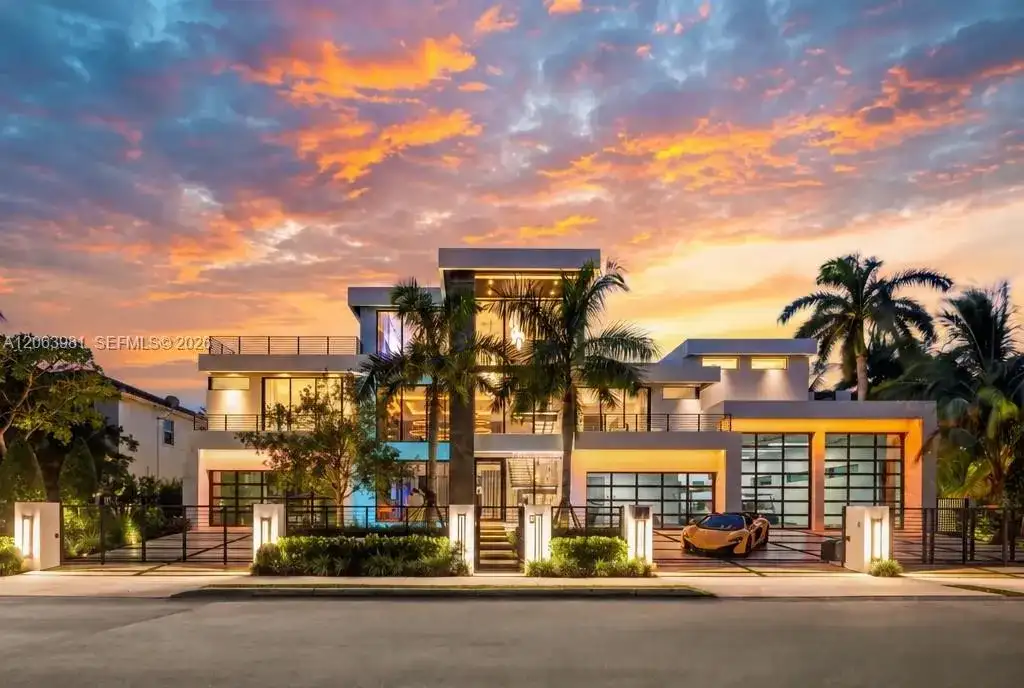 725 Poinciana Dr, Fort Lauderdale FL 33301