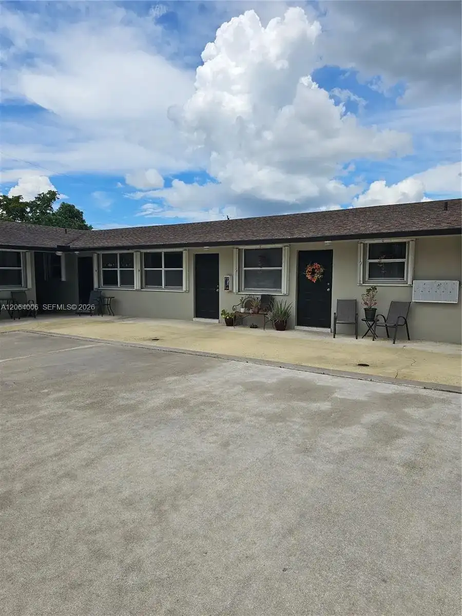 130 W 13th St # 9, Hialeah FL 33010
